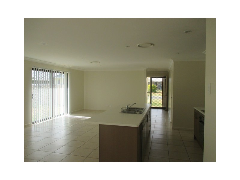 4 BEETSON DRIVE, Roma QLD 4455