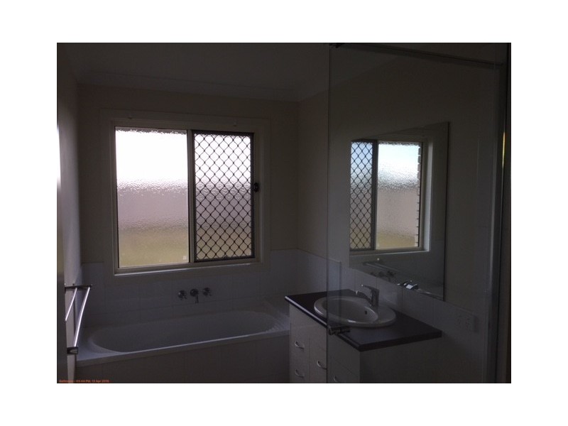 100 TAYLOR STREET, Roma QLD 4455