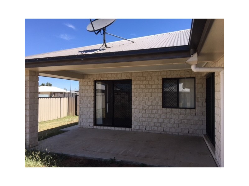 41 Howard Street, Roma QLD 4455