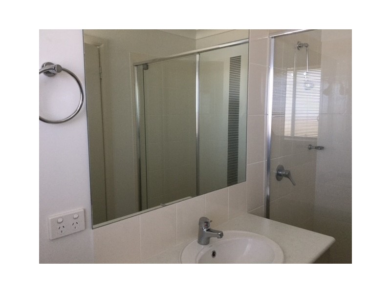 12 LOMANDRA AVENUE, Roma QLD 4455