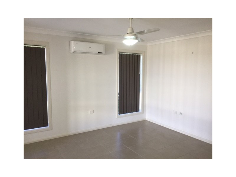 12 LOMANDRA AVENUE, Roma QLD 4455
