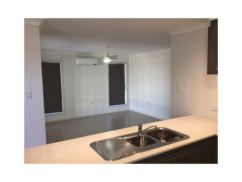 12 LOMANDRA AVENUE, Roma QLD 4455