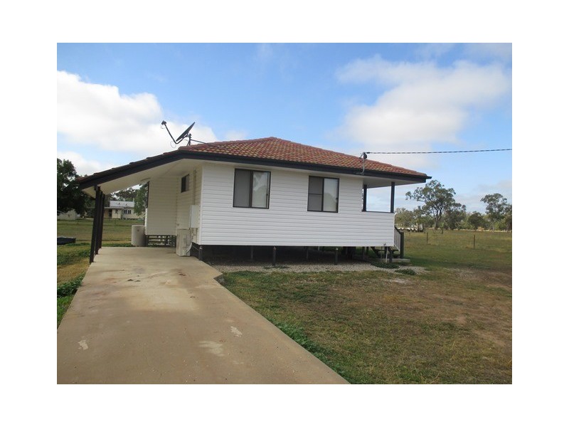 18 Banks Street, Yuleba QLD 4427