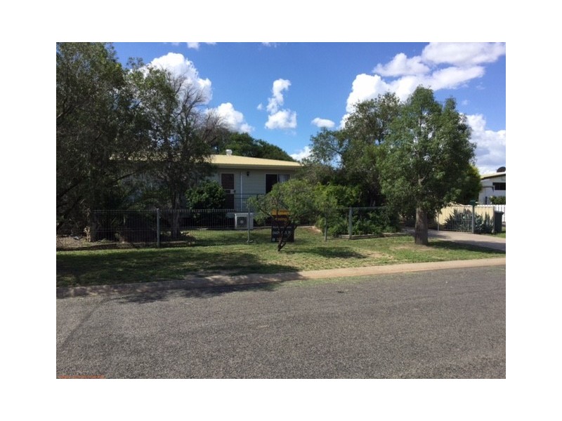 5 Robertson Street, Roma QLD 4455