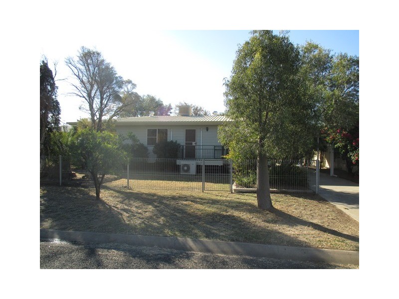 5 Robertson Street, Roma QLD 4455