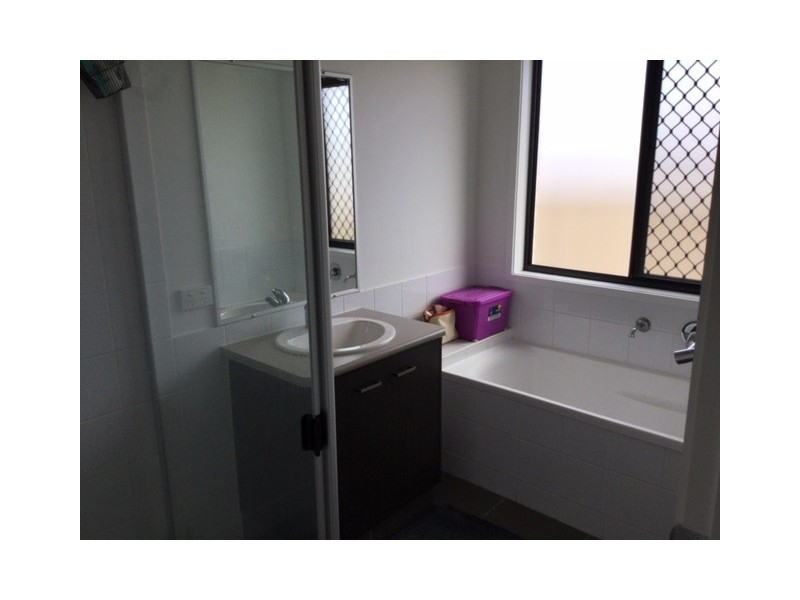 42 HOWARD STREET, Roma QLD 4455