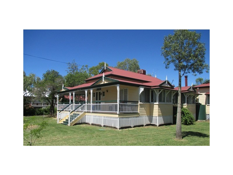 5 Arthur Street, Roma QLD 4455