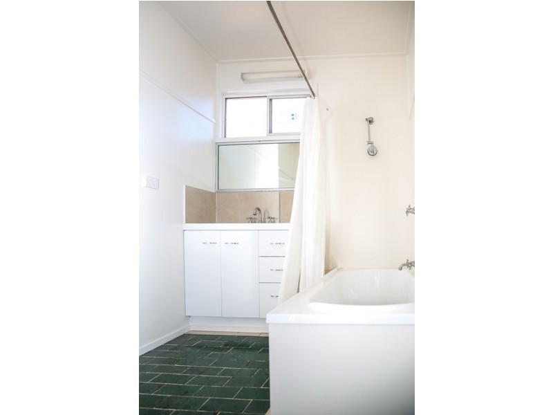 19 Elmer Street, Roma QLD 4455