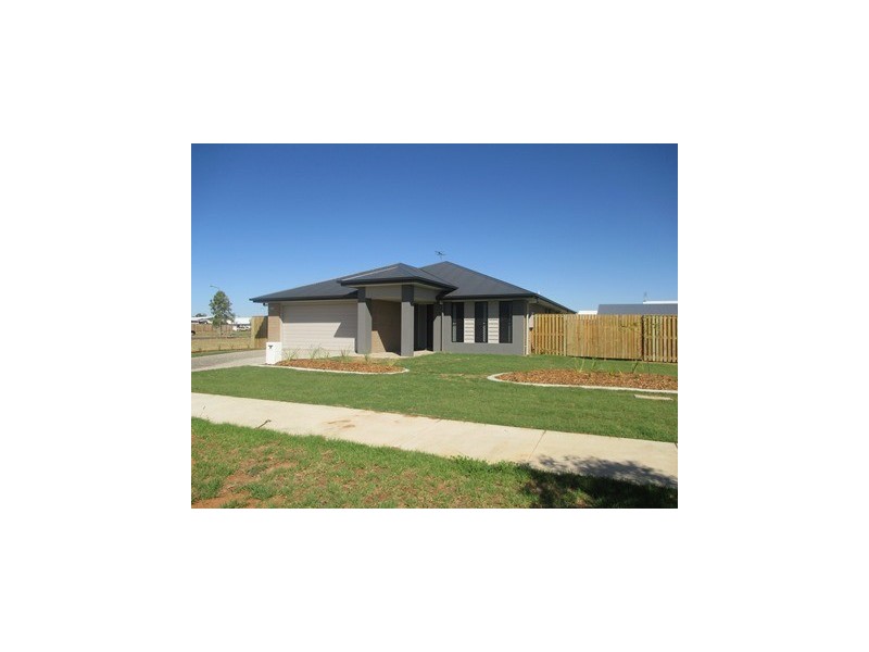 79 Currey Street, Roma QLD 4455