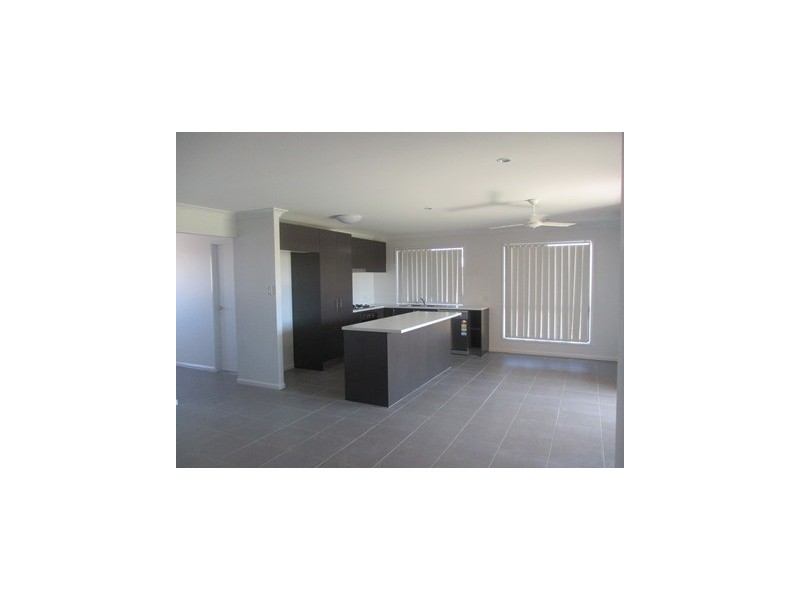 79 Currey Street, Roma QLD 4455