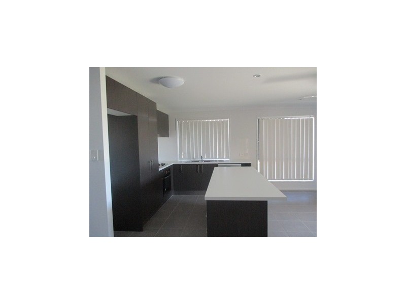 79 Currey Street, Roma QLD 4455