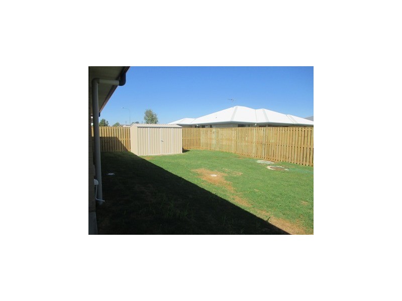 79 Currey Street, Roma QLD 4455