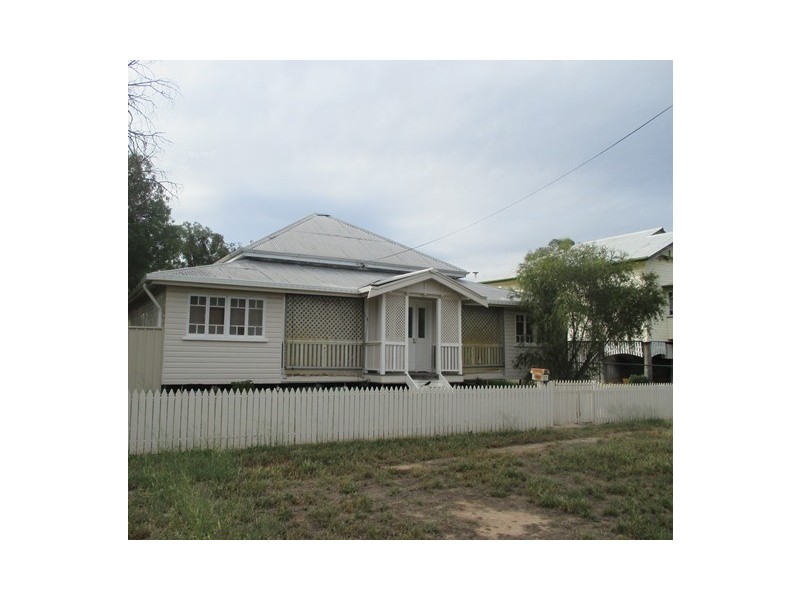 17 MAY STREET, Roma QLD 4455