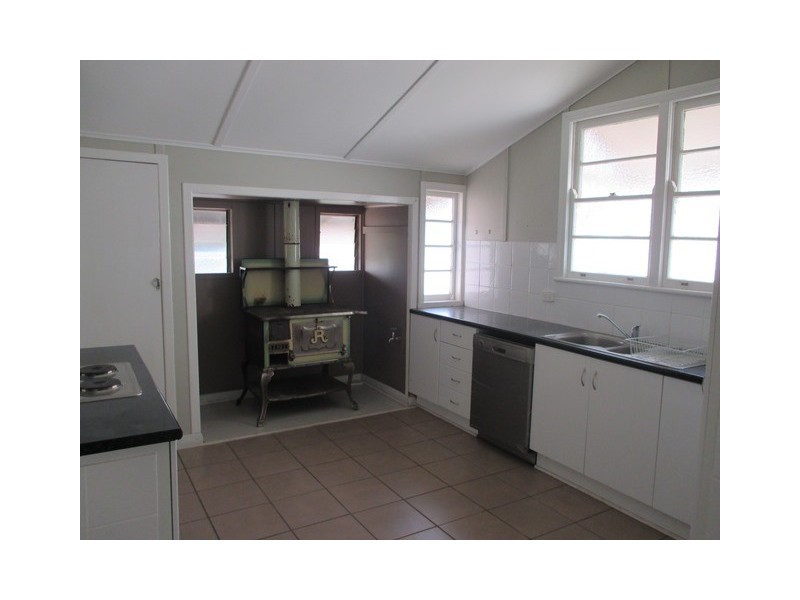 17 MAY STREET, Roma QLD 4455