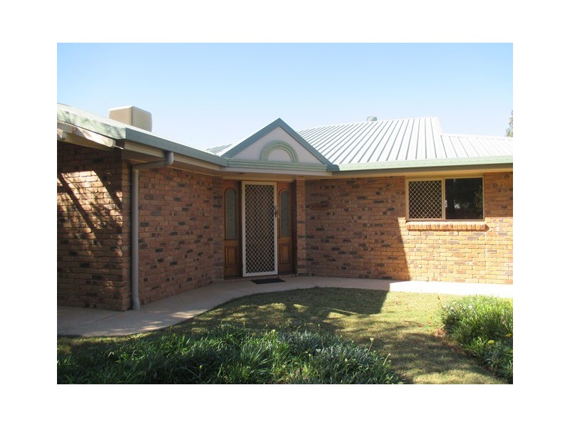 8-10 ELANORA AVE, Roma QLD 4455
