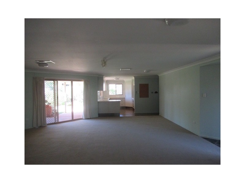 8-10 ELANORA AVE, Roma QLD 4455