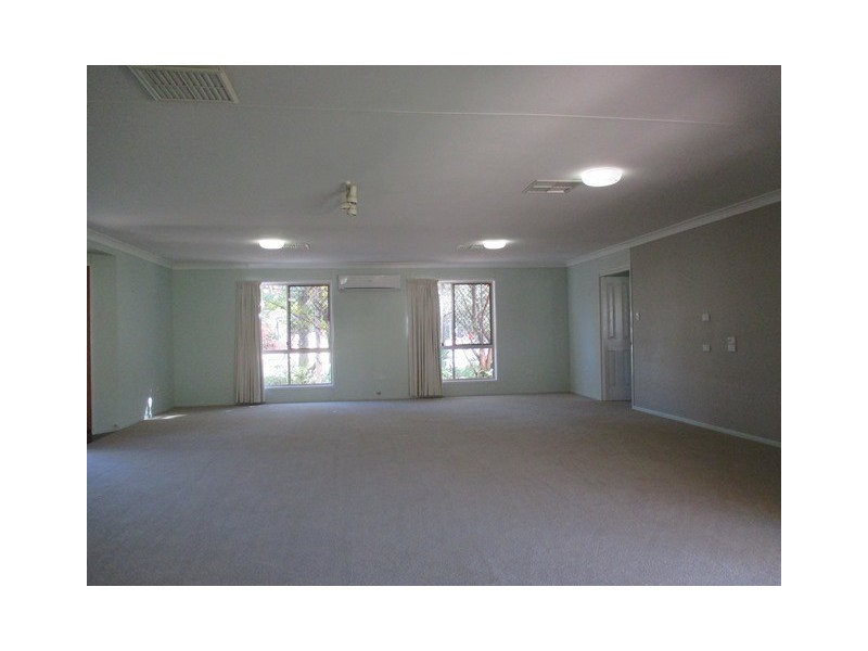 8-10 ELANORA AVE, Roma QLD 4455