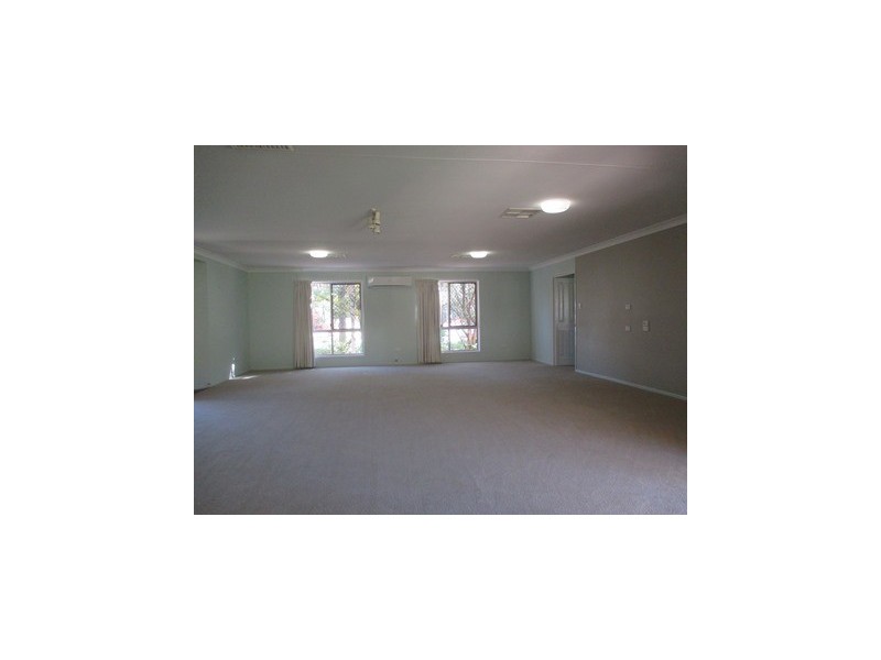 8-10 ELANORA AVE, Roma QLD 4455