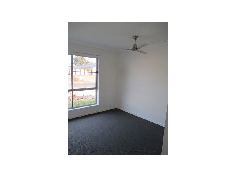 Unit 2/42 Wheeler Drive, Roma QLD 4455