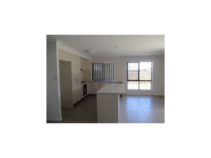 93 Currey Street, Roma QLD 4455