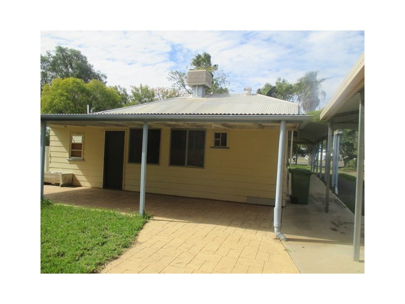 114 Northern Road, Roma QLD 4455
