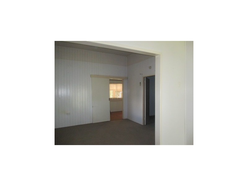 114 Northern Road, Roma QLD 4455