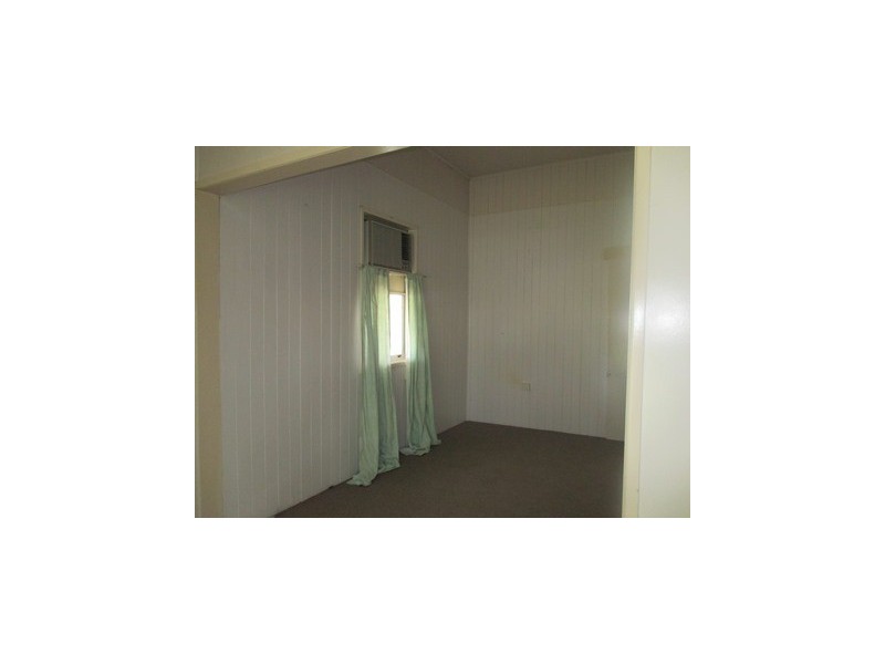 114 Northern Road, Roma QLD 4455