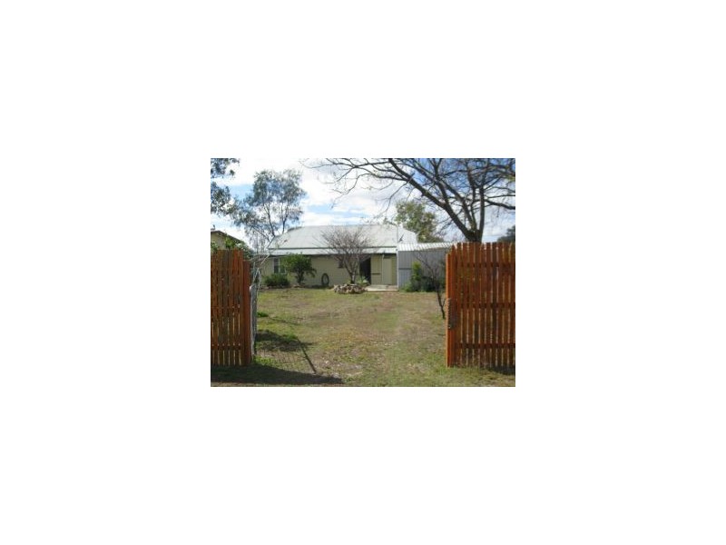 46 Ronald Street, Injune QLD 4454