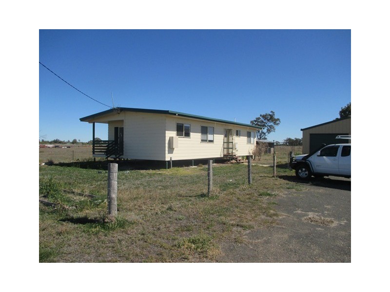 35 Swans Road, Wallumbilla QLD 4428