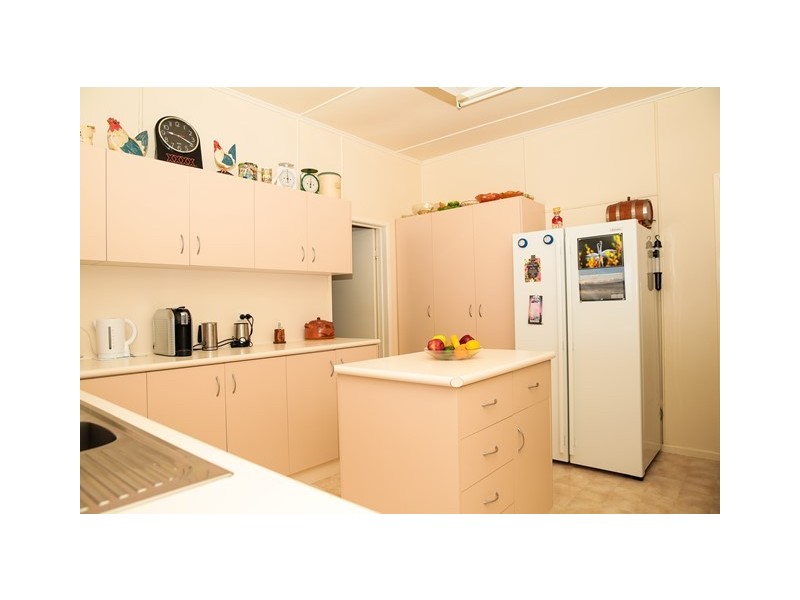 75 WAROOBY LANE, Roma QLD 4455