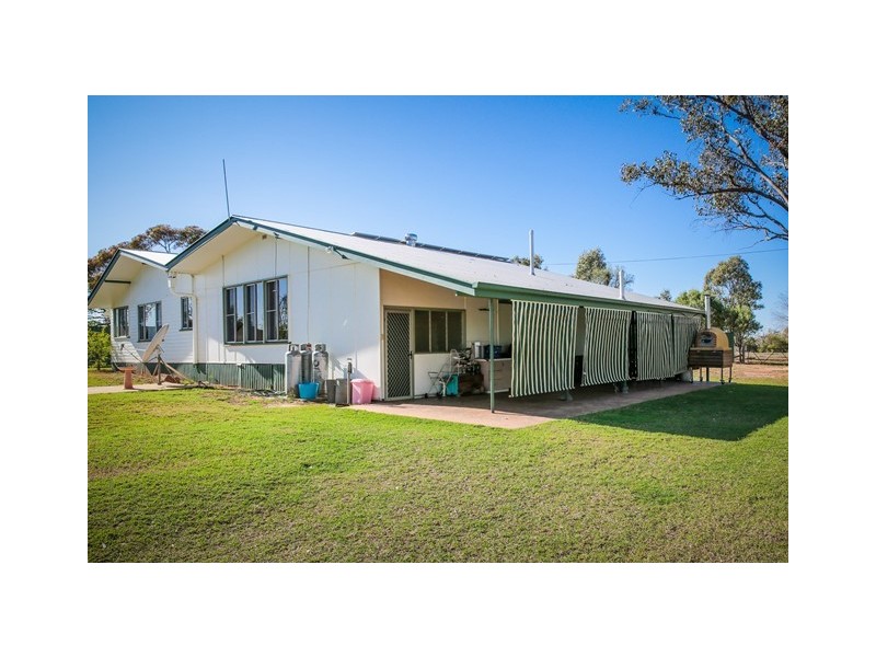 75 WAROOBY LANE, Roma QLD 4455