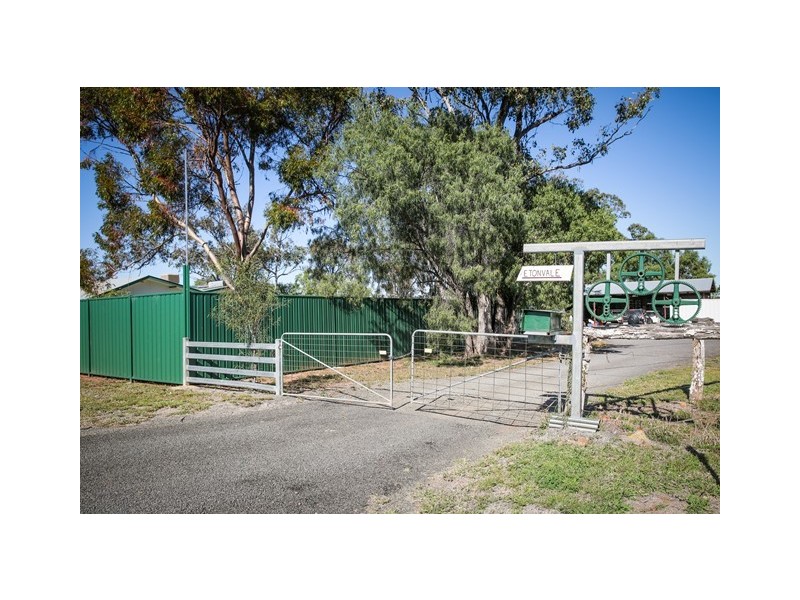 75 WAROOBY LANE, Roma QLD 4455