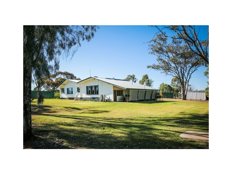 75 WAROOBY LANE, Roma QLD 4455