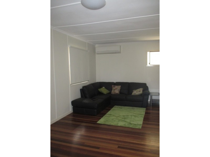 18 BANKS STREET, Yuleba QLD 4427
