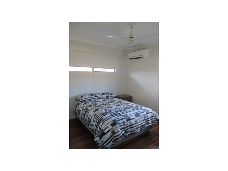 18 BANKS STREET, Yuleba QLD 4427