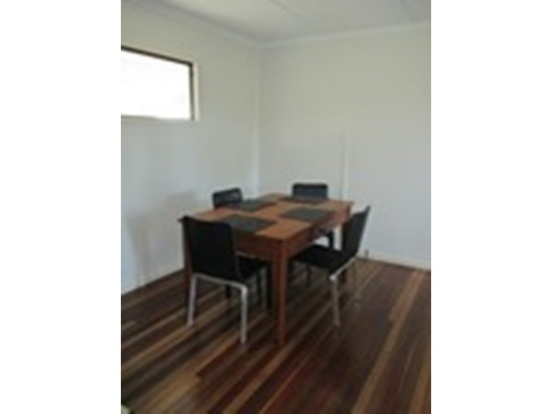 18 BANKS STREET, Yuleba QLD 4427