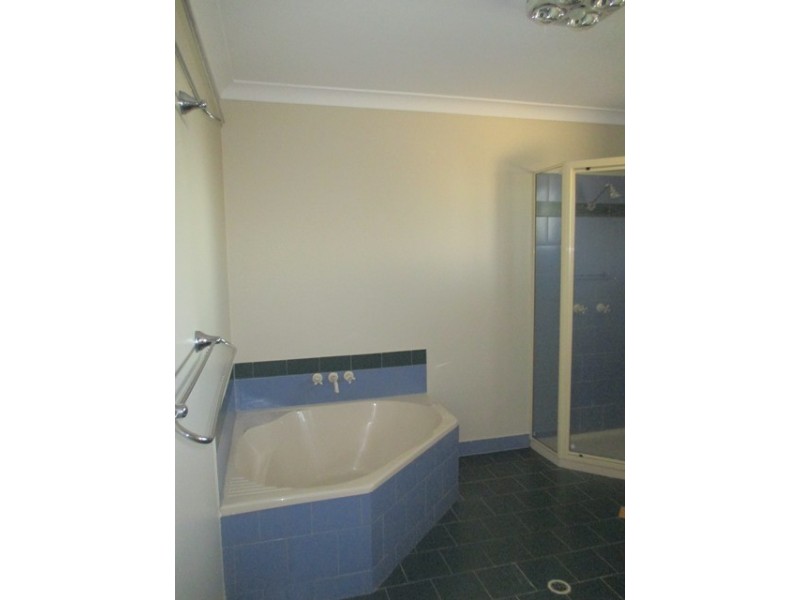 18 KARALEE COURT, Roma QLD 4455