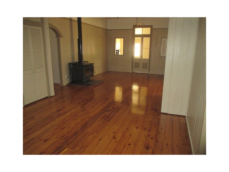 27 QUEEN STREET, Roma QLD 4455