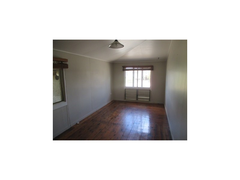 27 QUEEN STREET, Roma QLD 4455