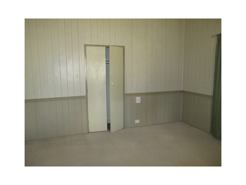 27 QUEEN STREET, Roma QLD 4455