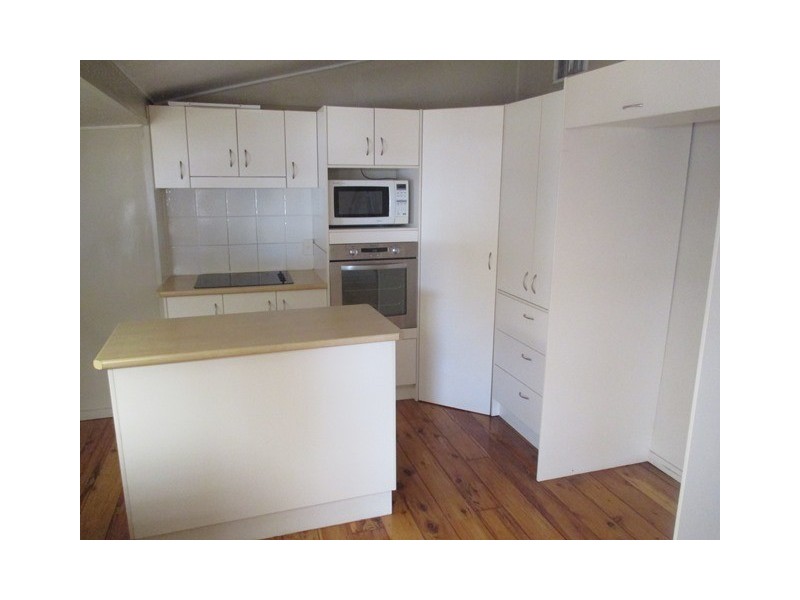 27 QUEEN STREET, Roma QLD 4455