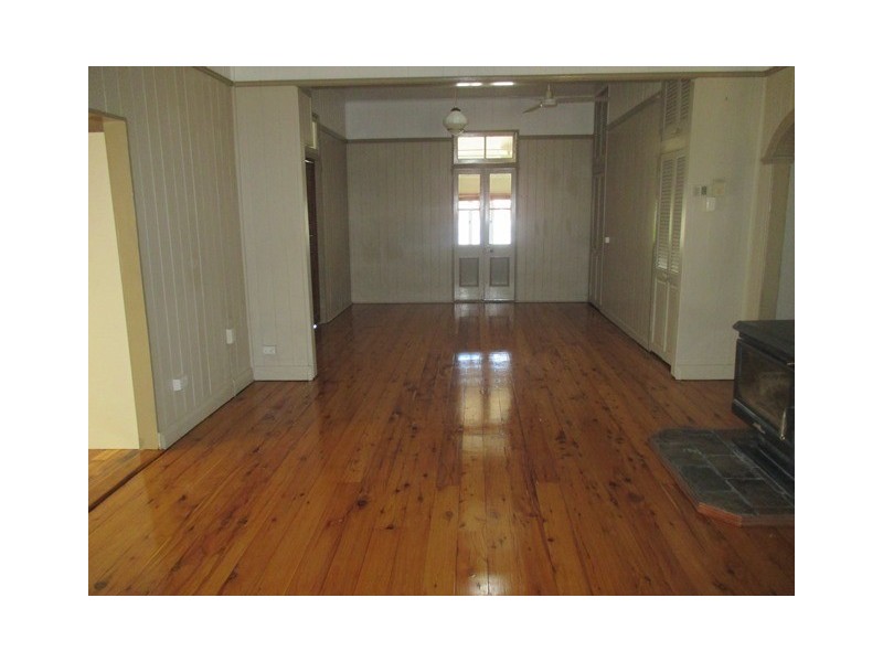 27 QUEEN STREET, Roma QLD 4455