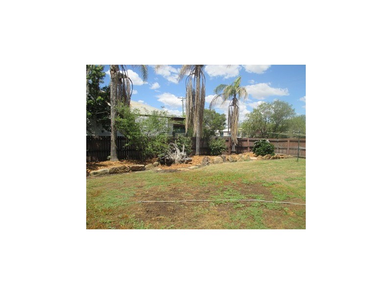 27 QUEEN STREET, Roma QLD 4455