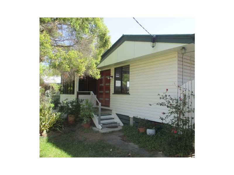 2 BORLAND STREET, Roma QLD 4455