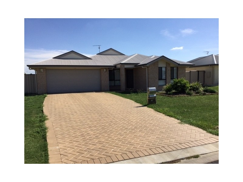 26 Everingham Avenue, Roma QLD 4455