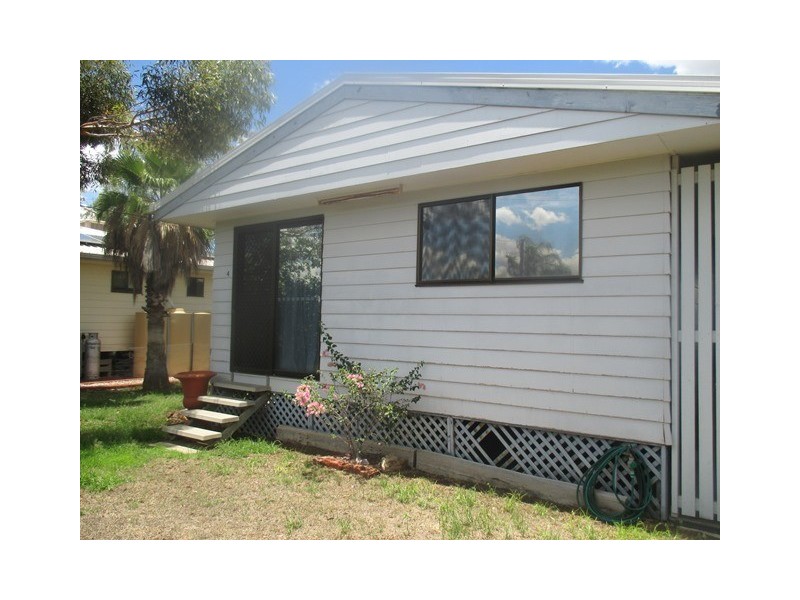 4 Robertson Street, Roma QLD 4455