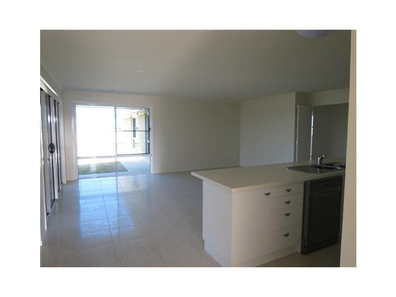 24 Beetson Drive, Roma QLD 4455
