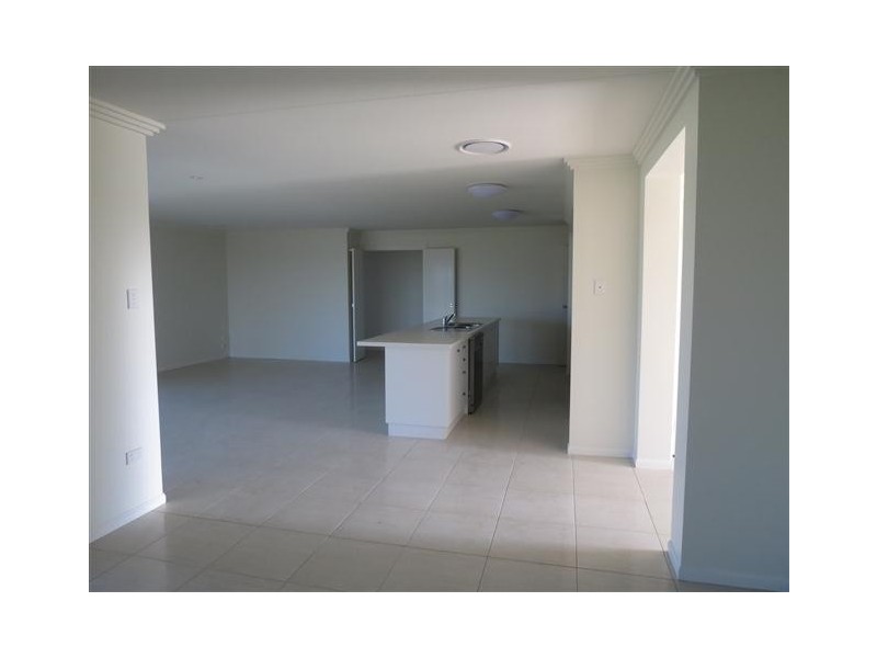 24 Beetson Drive, Roma QLD 4455