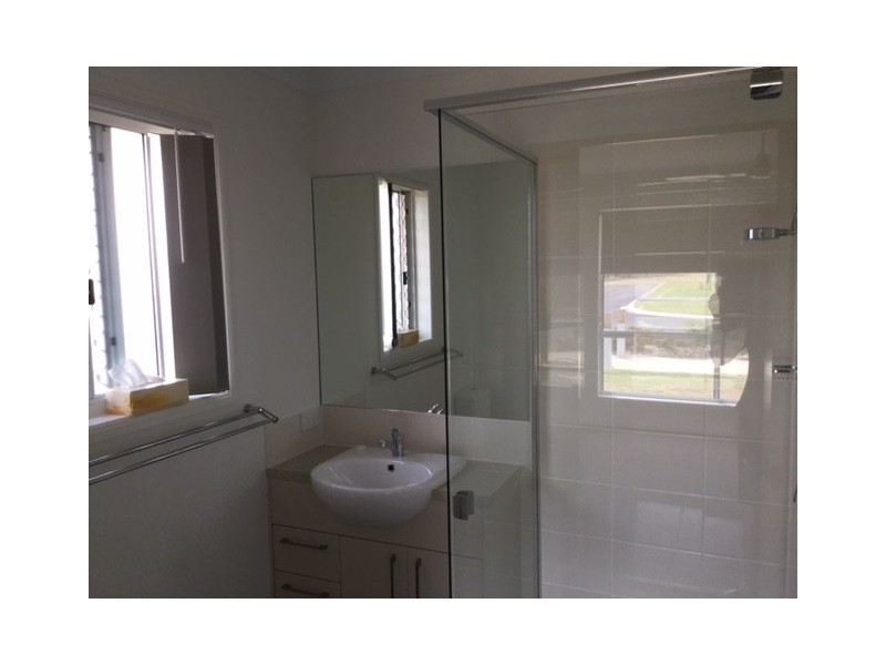 2 Lomandra Av, Roma QLD 4455