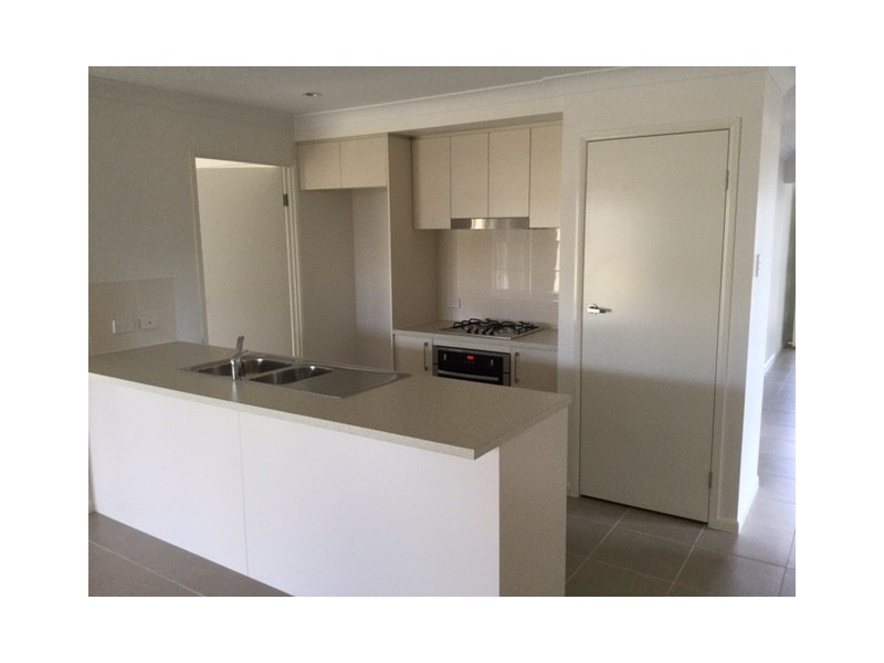 2 Lomandra Av, Roma QLD 4455